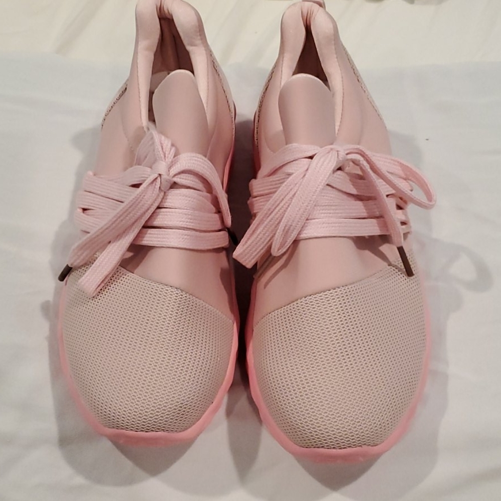 Ladies fabric and mesh shoes